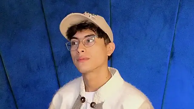 Aaron Eze online show from 10-26-25, 08:53