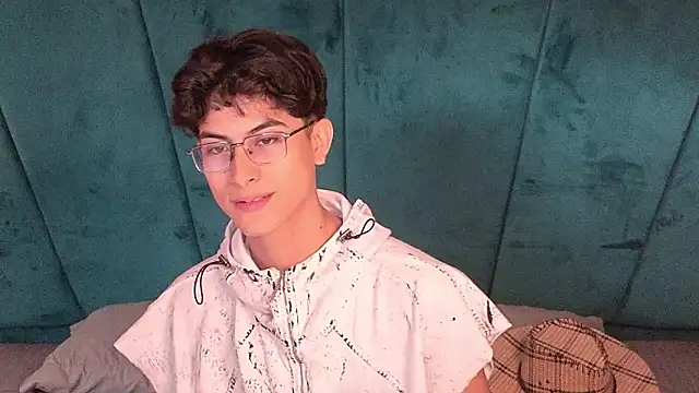 Aaron Eze online show from 03-18-26, 03:13