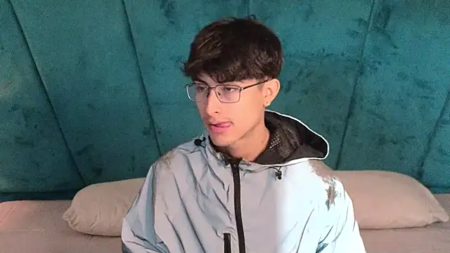 Aaron Eze online show from 03-25-26, 01:43