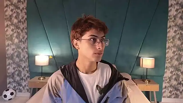 Aaron Eze online show from 07-12-26, 12:06