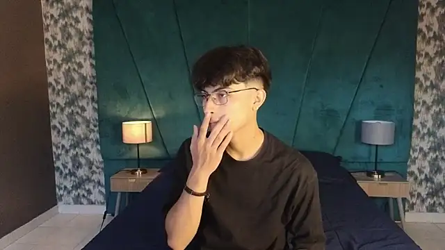 Aaron Eze online show from 11-29-25, 09:26