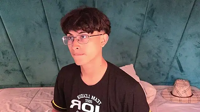 Aaron Eze online show from 04-04-26, 07:53