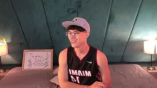 Aaron Eze online show from 03-08-26, 12:08