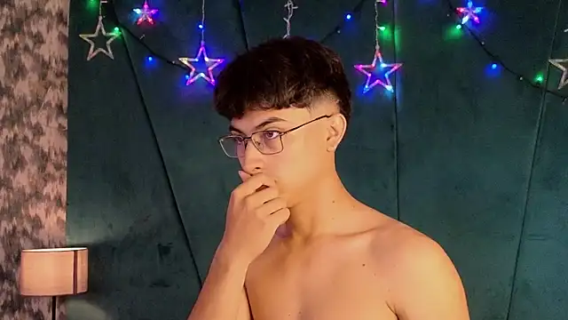 Aaron Eze online show from 12-15-25, 09:09