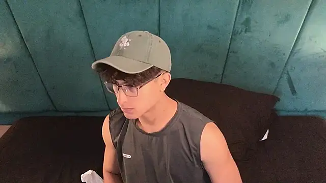 Aaron Eze online show from 04-10-26, 12:34