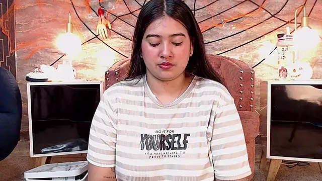 lilithst  online show from 10-21-25, 08:52