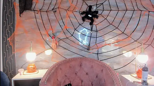 lilithst  online show from 10-20-25, 08:53