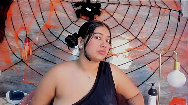 lilithst  online show from 10-18-25, 08:44