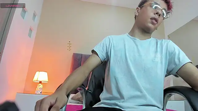 Xavier Fox    online show from 02-12-26, 08:08