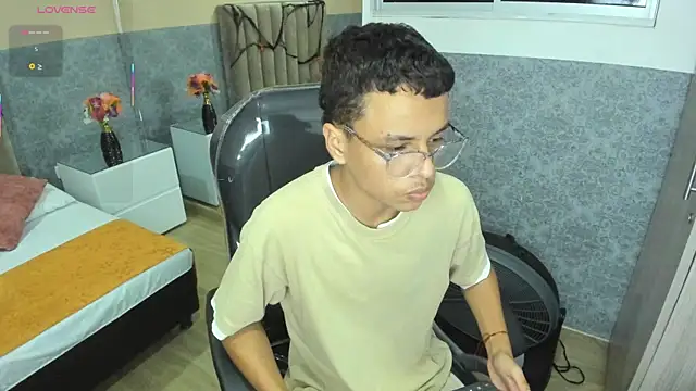 Xavier Fox    online show from 10-31-25, 04:09