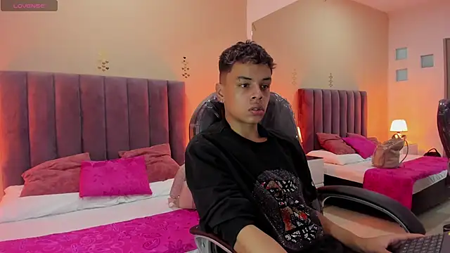 Xavier Fox    online show from 02-22-26, 02:19