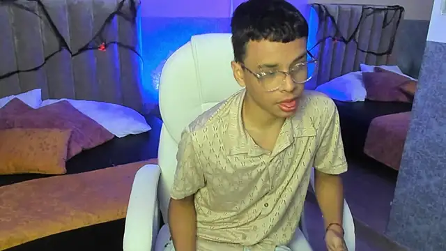 Xavier Fox    online show from 10-28-25, 04:24