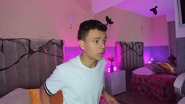 Xavier Fox    online show from 10-18-25, 03:30