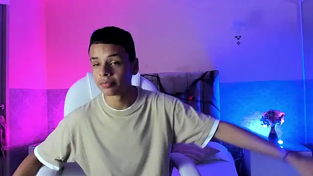 Xavier Fox    online show from 10-21-25, 04:23