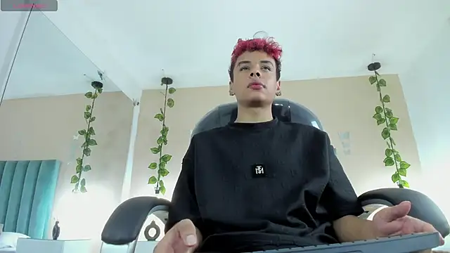 Xavier Fox    online show from 02-11-26, 07:58