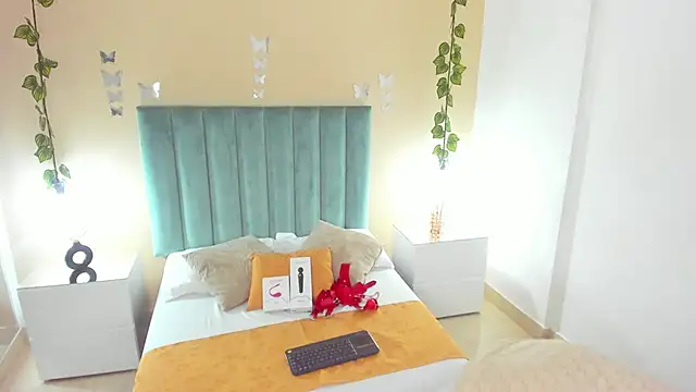 Xavier Fox    online show from 11-08-25, 04:49