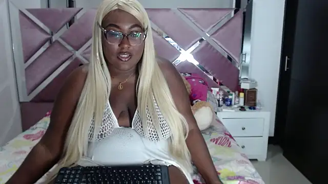Snapshot of Antonellabigass chatting on 10-22-25, 11:25 Antonellabigass online show from 10-22-25, 11:25