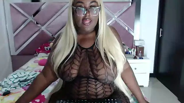 Snapshot of Antonellabigass chatting on 10-22-25, 04:56 Antonellabigass online show from 10-22-25, 04:56