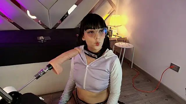 michelle cutee  online show from 06-28-26, 08:15