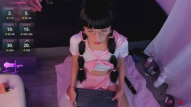 michelle cutee  online show from 10-21-25, 07:57