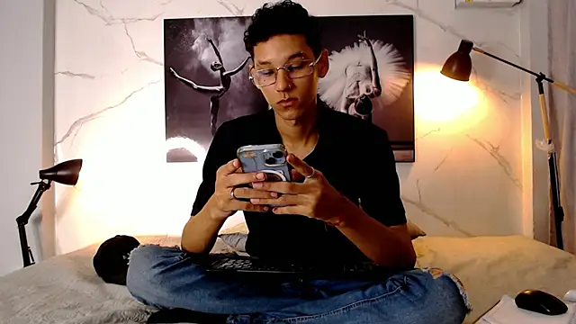 Snapshot of AQUARIUS_x chatting on 10-16-25, 11:51 AQUARIUS x online show from 10-16-25, 11:51