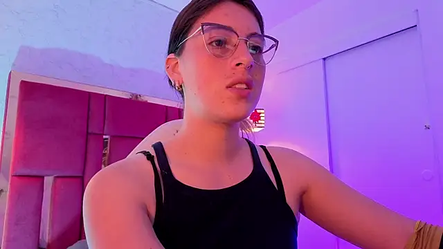 Snapshot of moon_winy chatting on 06-29-26, 12:05 moon winy online show from 06-29-26, 12:05