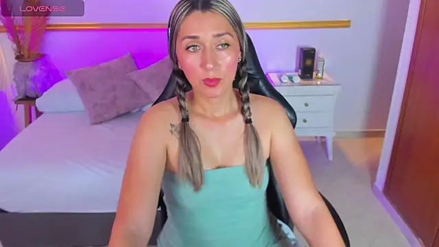 karlyy  online show from 11-04-25, 07:17