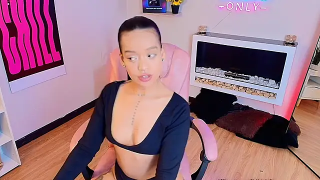 Snapshot of Miss_koko_ chatting on 06-11-26, 03:25 Miss koko online show from 06-11-26, 03:25