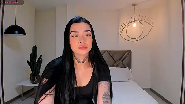 Snapshot of MeganCross1 chatting on 11-09-25, 11:31 MeganCross1 online show from 11-09-25, 11:31