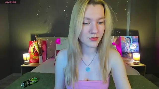 LinaRayy online show from 10-25-25, 09:08