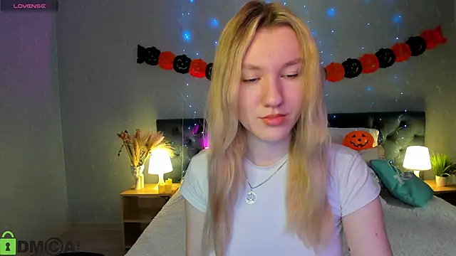 LinaRayy online show from 10-22-25, 09:31