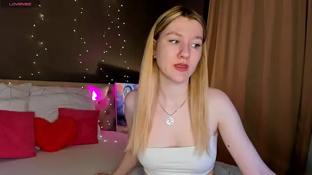 LinaRayy online show from 11-13-25, 09:13