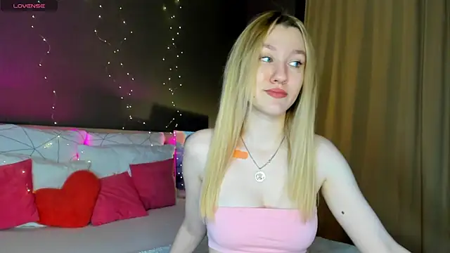 LinaRayy online show from 11-15-25, 09:13