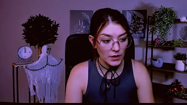 Snapshot of AnaSteisher chatting on 10-21-25, 01:32 AnaSteisher online show from 10-21-25, 01:32