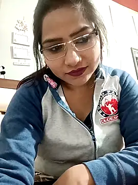 Vanshika1432 online show from 12-03-25, 09:53