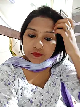 Snapshot of Vanshika1432 chatting on 10-17-25, 05:33 Vanshika1432 online show from 10-17-25, 05:33