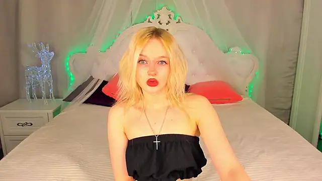 AlessaKiss online show from 12-18-25, 08:41