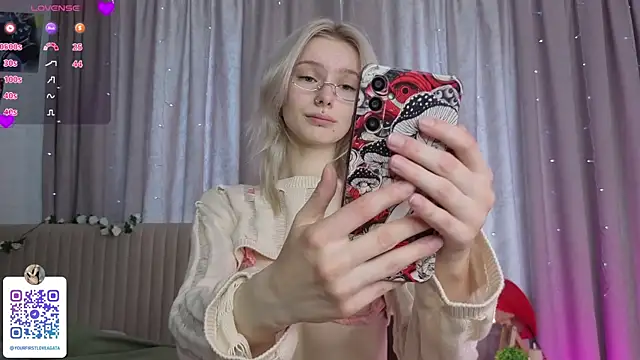 Snapshot of Sunshine_agata chatting on 06-09-26, 05:30 Sunshine agata online show from 06-09-26, 05:30