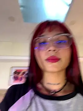 Snapshot of Emma_duff chatting on 07-15-26, 07:43 Emma duff online show from 07-15-26, 07:43