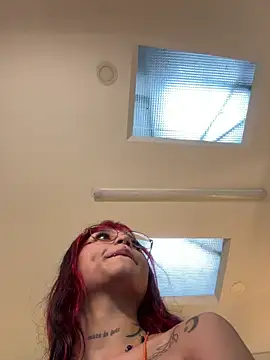 Snapshot of Emma_duff chatting on 05-19-26, 07:43 Emma duff online show from 05-19-26, 07:43