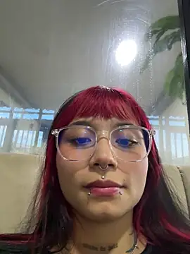 Snapshot of Emma_duff chatting on 06-04-26, 11:37 Emma duff online show from 06-04-26, 11:37