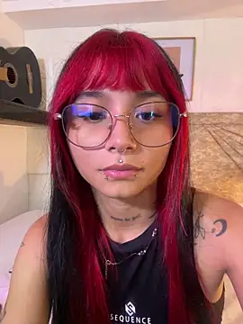 Snapshot of Emma_duff chatting on 05-17-26, 07:58 Emma duff online show from 05-17-26, 07:58