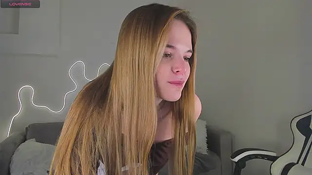 Snapshot of bella_xx__ chatting on 02-28-26, 03:17 bella xx online show from 02-28-26, 03:17