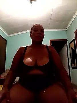 Snapshot of boobsqueenxo chatting on 02-19-26, 09:12 boobsqueenxo online show from 02-19-26, 09:12