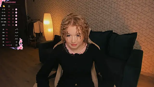 Snapshot of NayaValen chatting on 11-10-25, 03:22 NayaValen online show from 11-10-25, 03:22