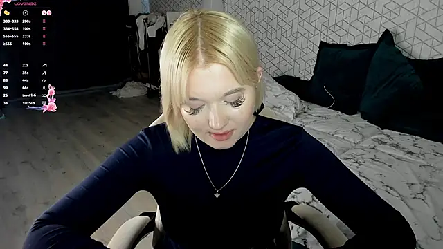 NayaValen online show from 04-22-26, 03:02