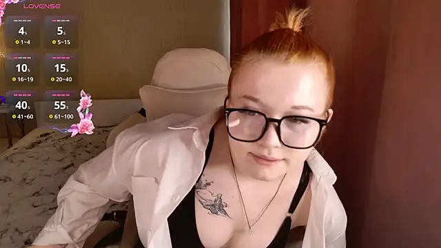 Snapshot of NayaValen chatting on 07-10-26, 05:18 NayaValen online show from 07-10-26, 05:18