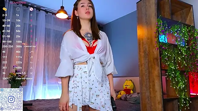 TinyMollys online show from 11-16-25, 04:23