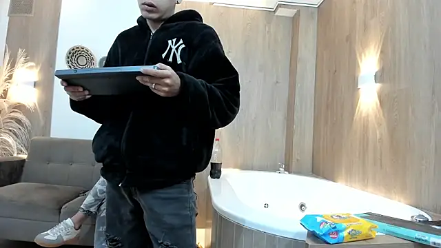 hoot booys  online show from 11-27-25, 07:47