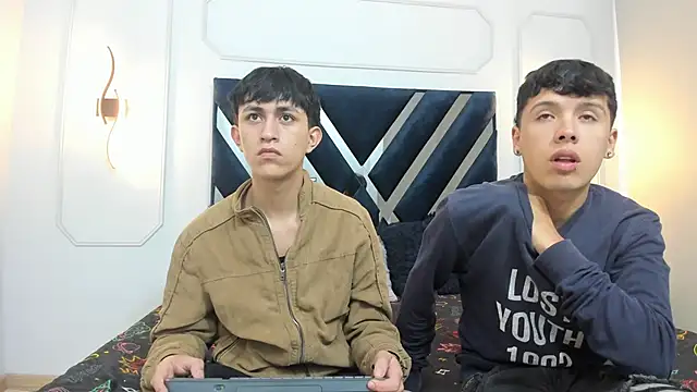 hoot booys  online show from 12-22-25, 11:32